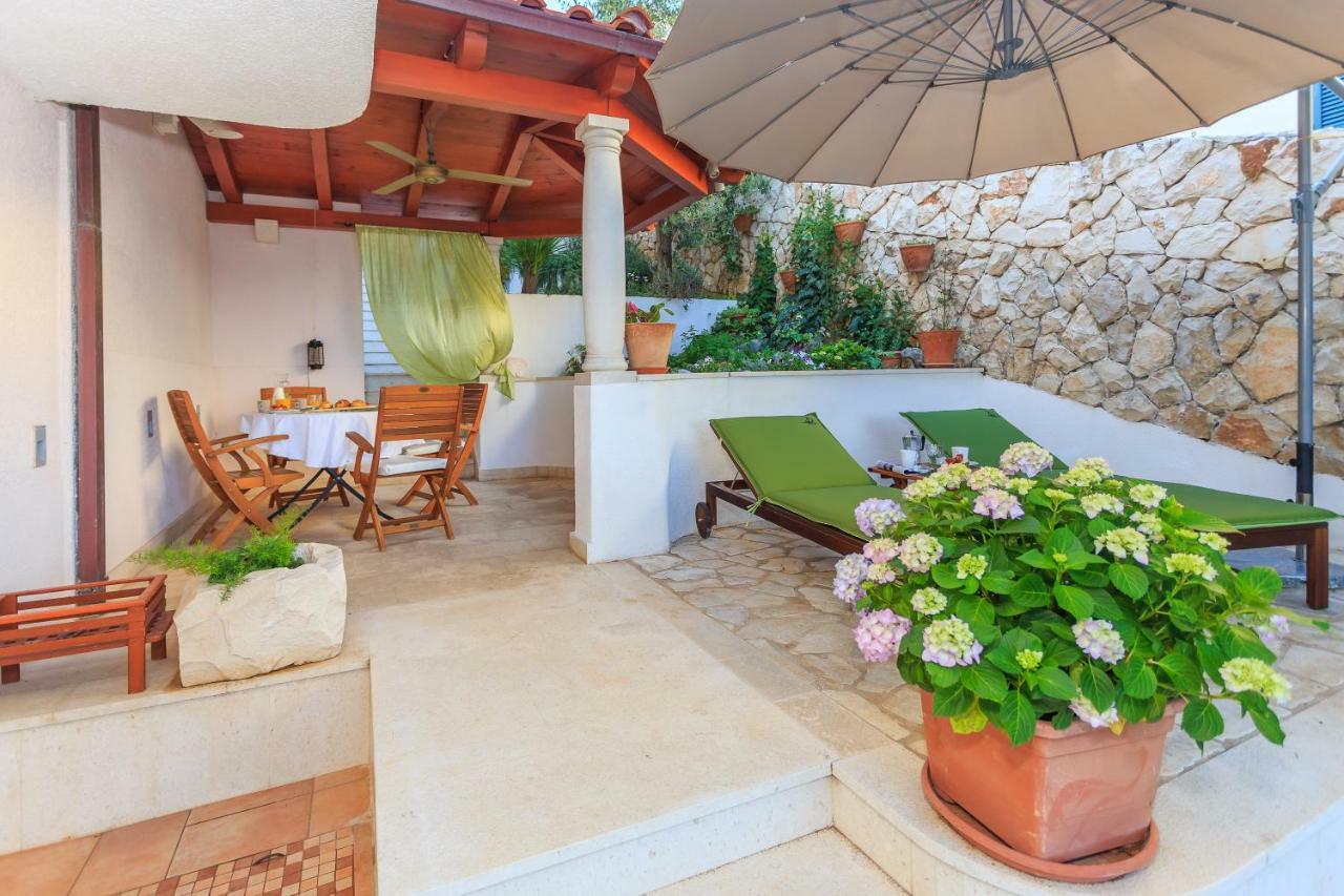 Holiday home Lola, sea on a palm! HEATED POOL Trogir Habitación foto