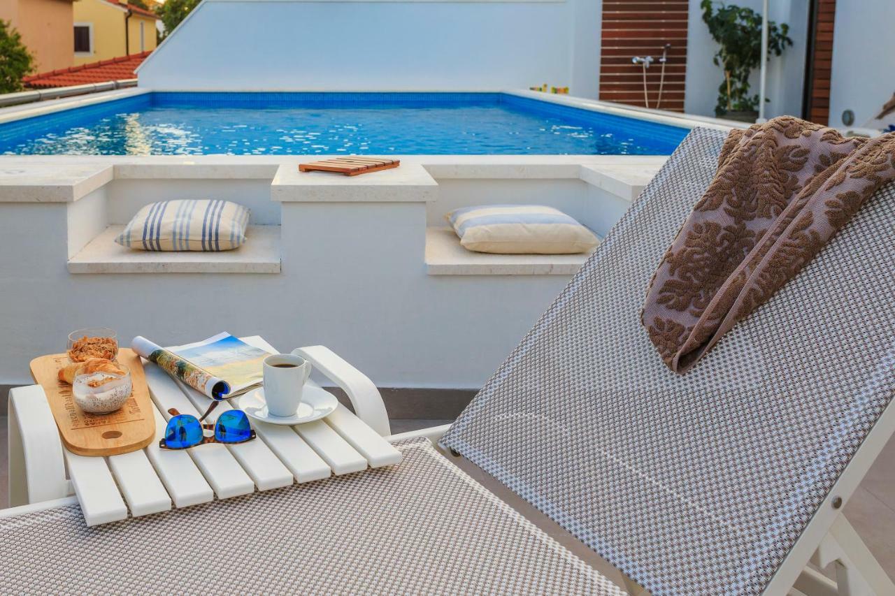 Holiday home Lola, sea on a palm! HEATED POOL Trogir Exterior foto