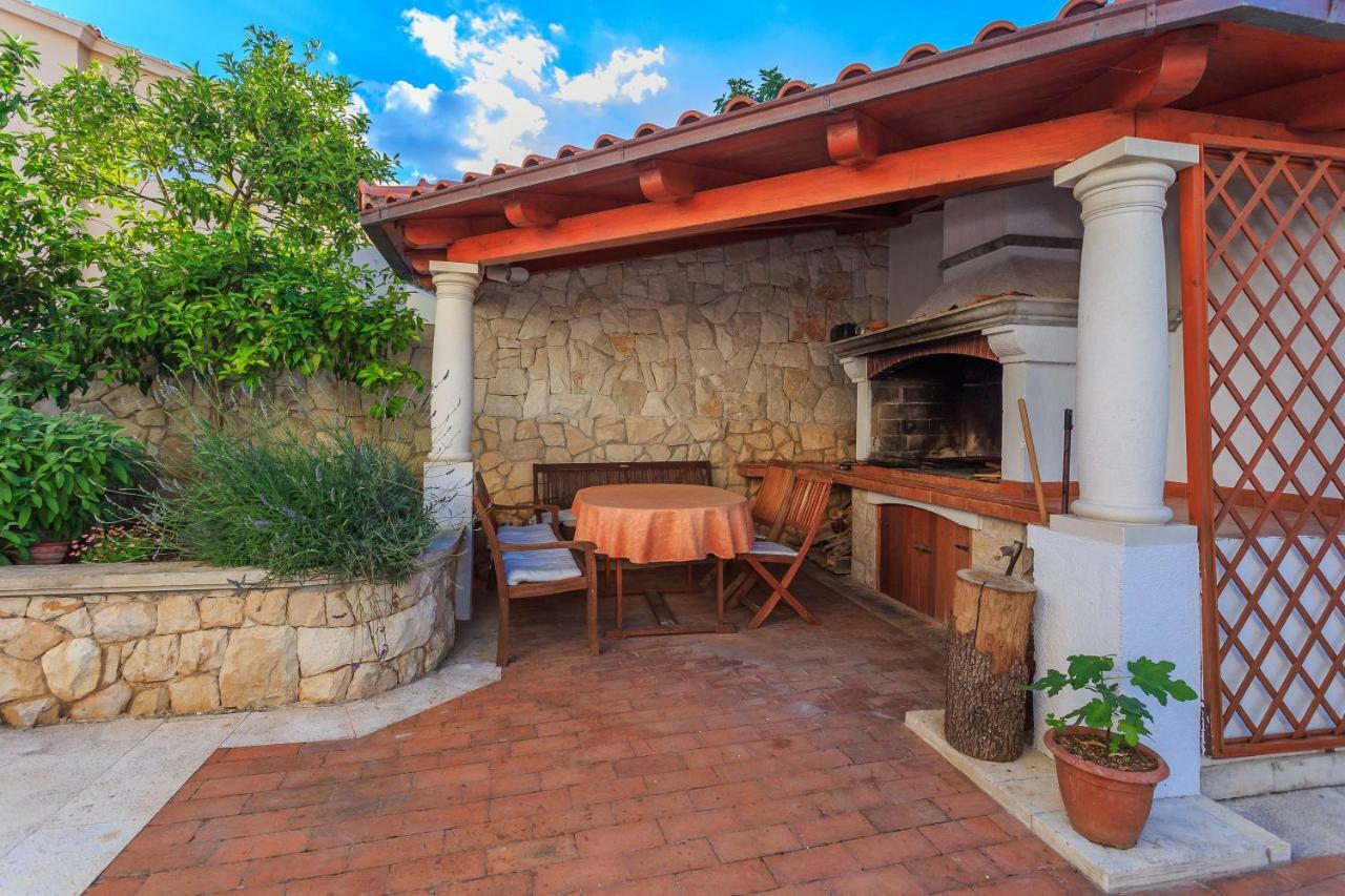 Holiday home Lola, sea on a palm! HEATED POOL Trogir Exterior foto
