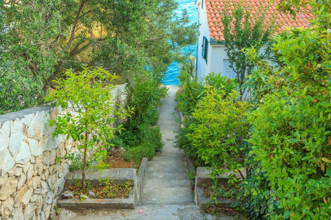 Holiday home Lola, sea on a palm! HEATED POOL Trogir Exterior foto