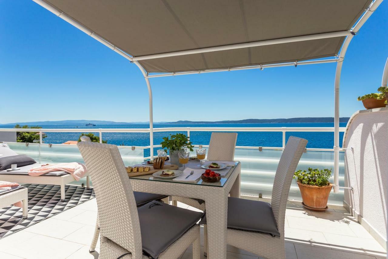 Holiday home Lola, sea on a palm! HEATED POOL Trogir Exterior foto