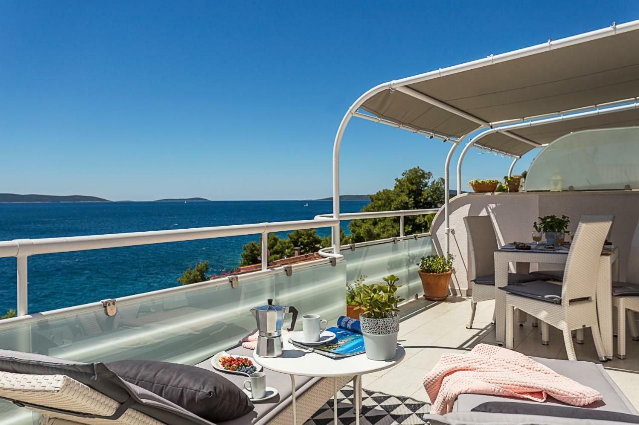 Holiday home Lola, sea on a palm! HEATED POOL Trogir Exterior foto