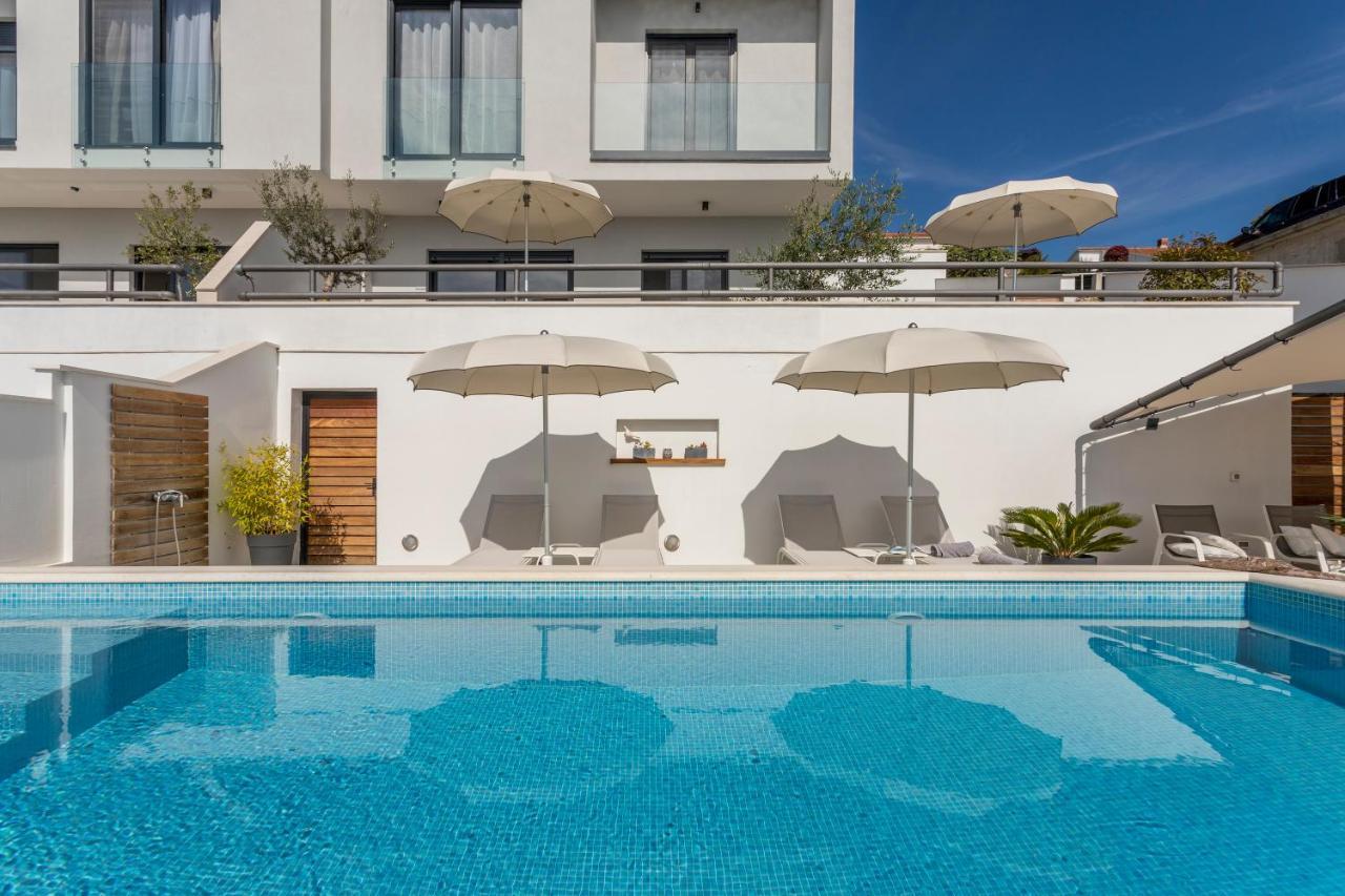 Holiday home Lola, sea on a palm! HEATED POOL Trogir Exterior foto
