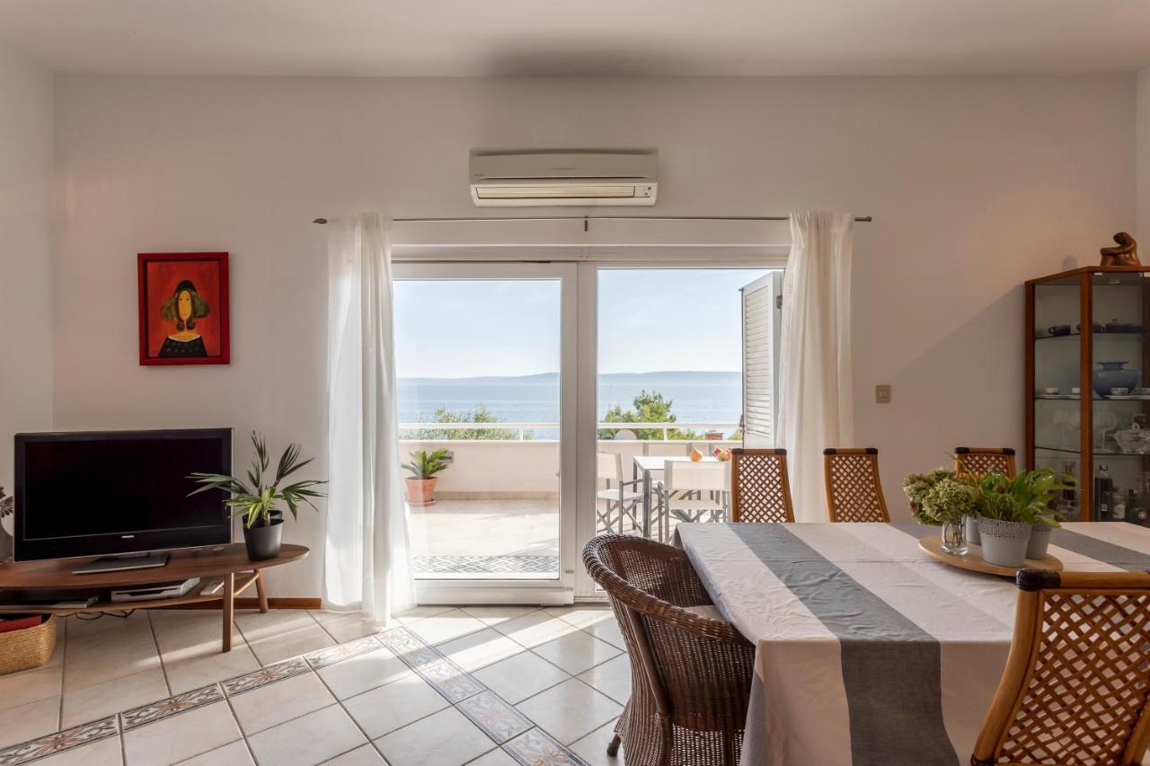 Holiday home Lola, sea on a palm! HEATED POOL Trogir Exterior foto