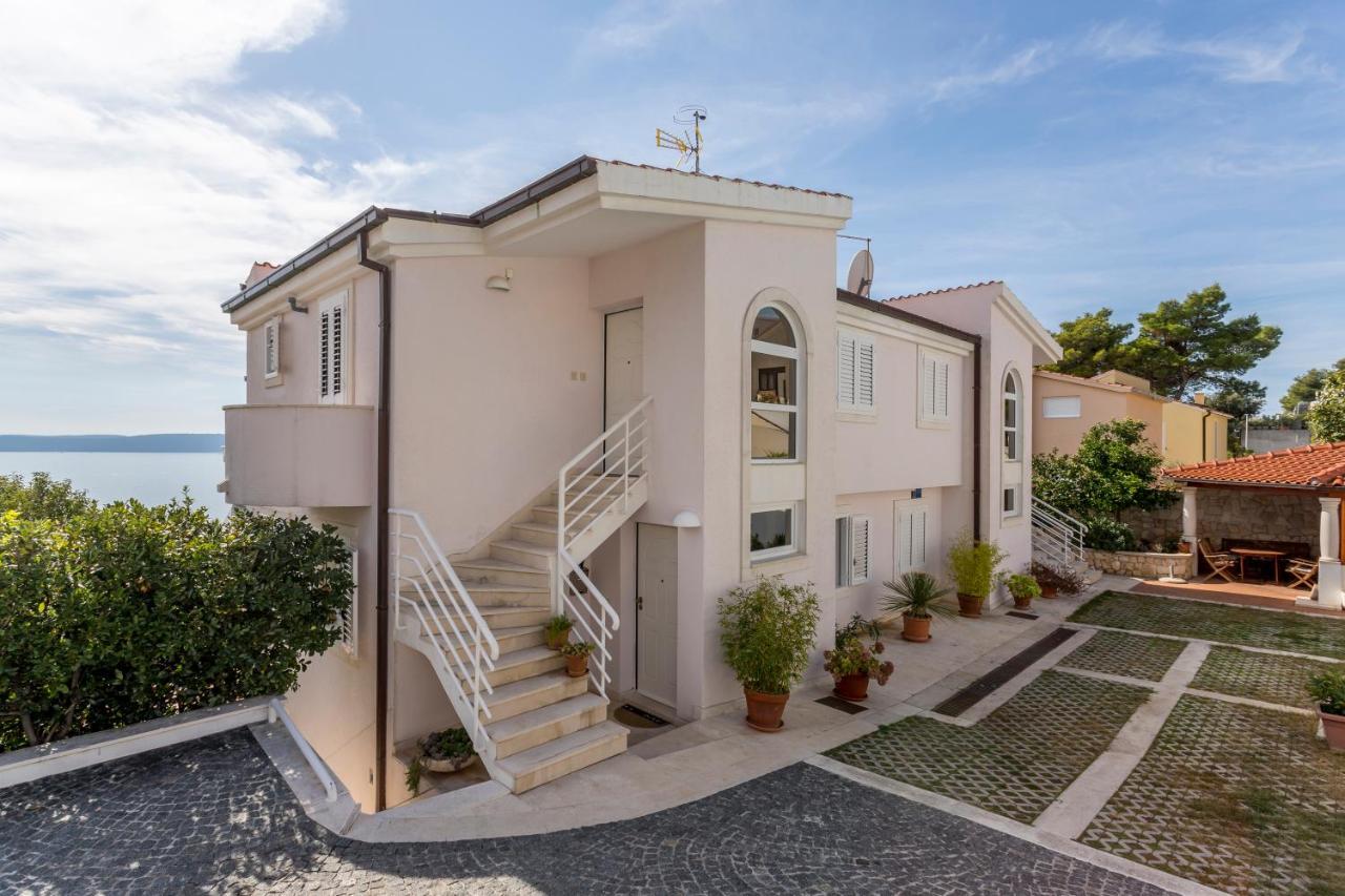 Holiday home Lola, sea on a palm! HEATED POOL Trogir Exterior foto