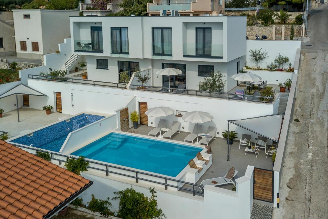 Holiday home Lola, sea on a palm! HEATED POOL Trogir Exterior foto